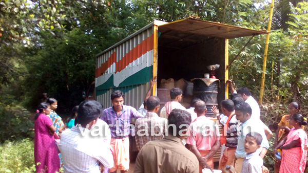 ಐತ್ತೂರು : ಸಂಚಾರಿ ಪಡಿತರ ವಿತರಣೆಯ ಅಕ್ಕಿಯಲ್ಲಿ ಹುಳ, ಗ್ರಾಹಕರಿಂದ ಆಕ್ಷೇಪ